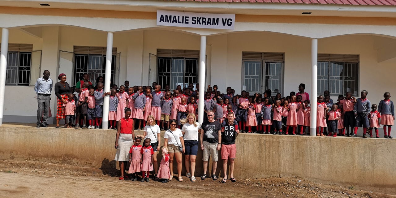 Bilde av skolebygg i Uganda som er kalt opp etter Amalie Skram vgs