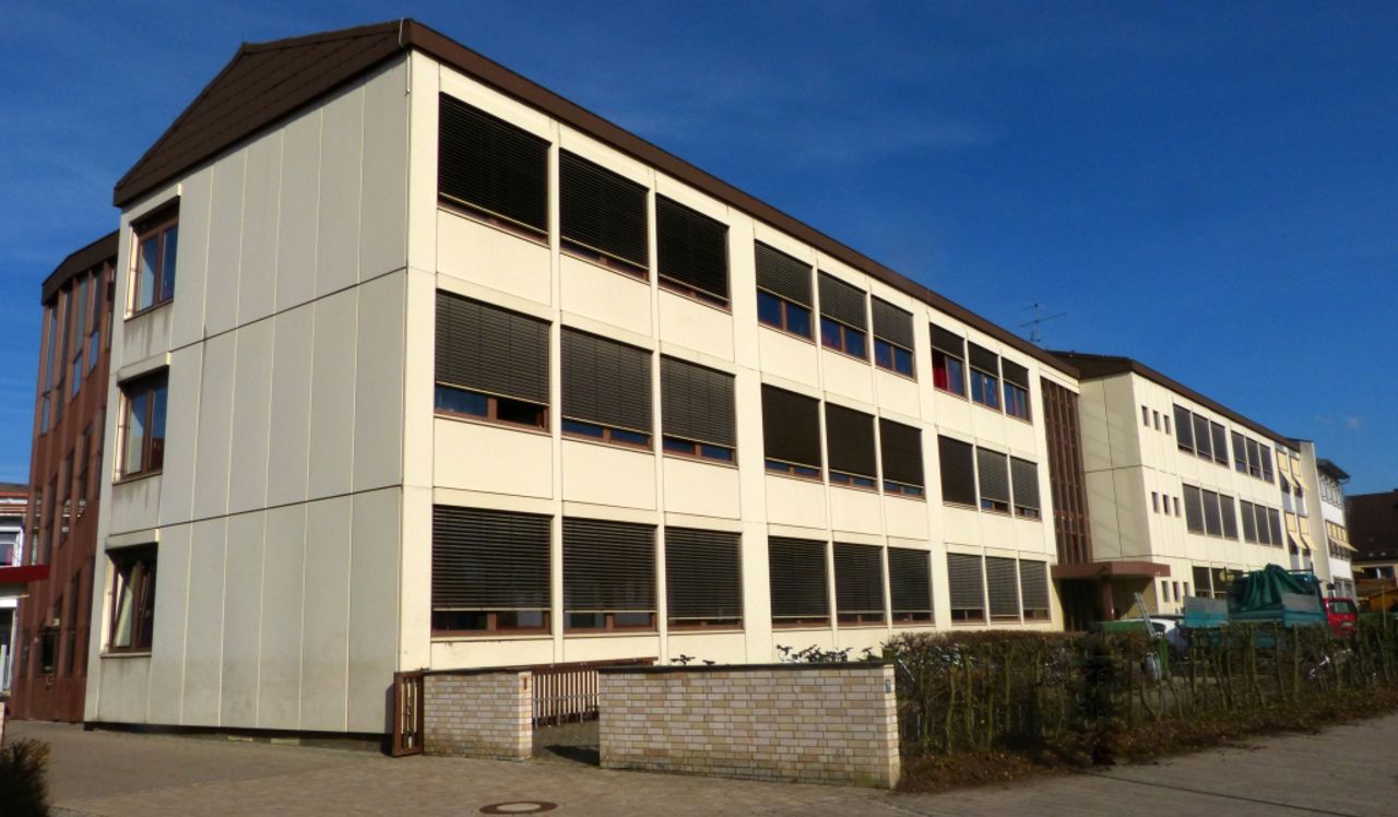 Bilde av hovedbygget til  Paul-Pfinzing-Gymnasium i Hersbruck, Tyskland